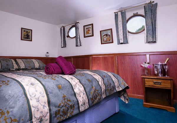 CRUCEROS FLUVIALES FRANCIA L ART DE VIVRE CANAL NIVERNAIS OFERTA DESCUENTOS EUROPEAN WATERWAYS CRUCERO DE LUJO CANALES DE FRANCIA BORGOÑA BOURGOGNE HOTEL BARGE ART DE VIVRE CABINAS BARCOS PARA GRUPOS CRUCEROS FAMILIARES CHARTES CRUCEROS